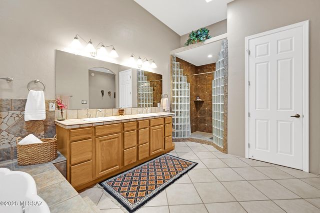 9807 N Ridge Shadow Place, Oro Valley, AZ 85704