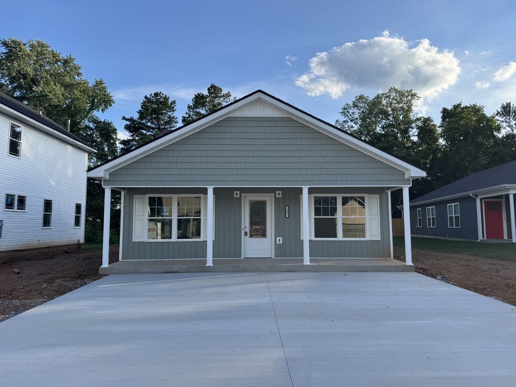 2627 Scott Dr, Clarksville, TN 37042