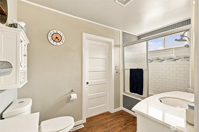 218 Evergreen Street, Mount Vernon, WA 98273