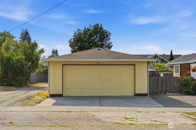 218 Evergreen Street, Mount Vernon, WA 98273