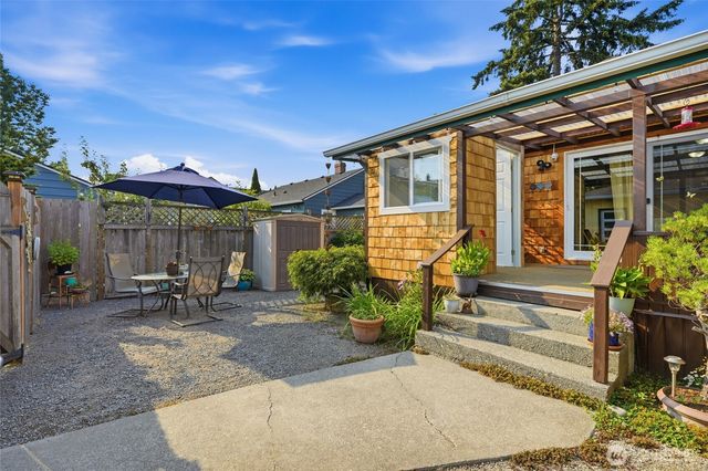 218 Evergreen Street, Mount Vernon, WA 98273