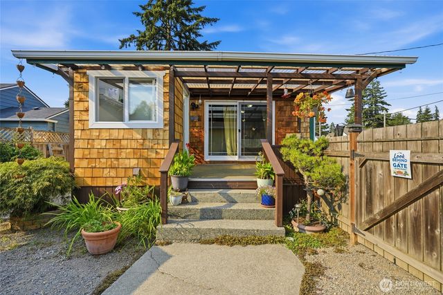218 Evergreen Street, Mount Vernon, WA 98273