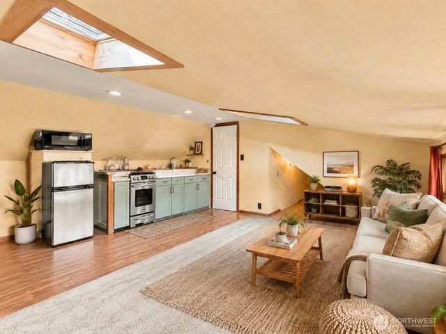 218 Evergreen Street, Mount Vernon, WA 98273