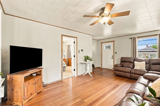 218 Evergreen Street, Mount Vernon, WA 98273