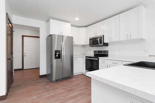 735 HOFFMAN ROAD, Green Bay, WI 54301