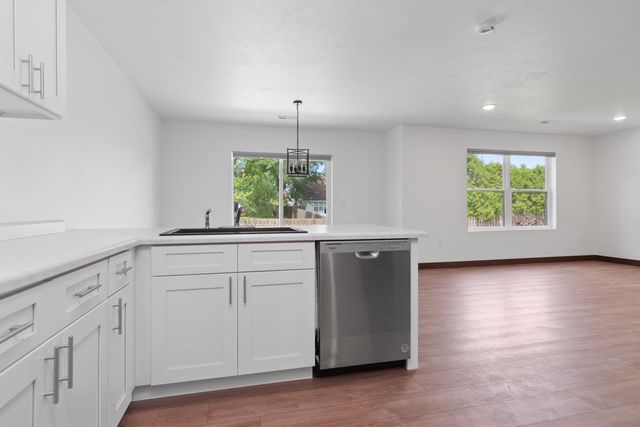 735 HOFFMAN ROAD, Green Bay, WI 54301