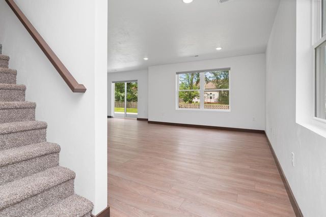 735 HOFFMAN ROAD, Green Bay, WI 54301