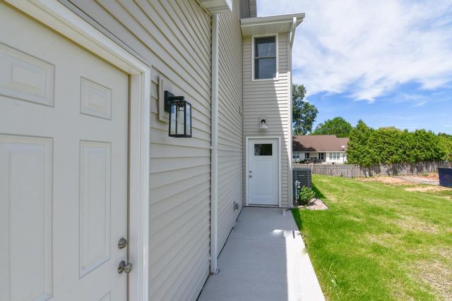 735 HOFFMAN ROAD, Green Bay, WI 54301