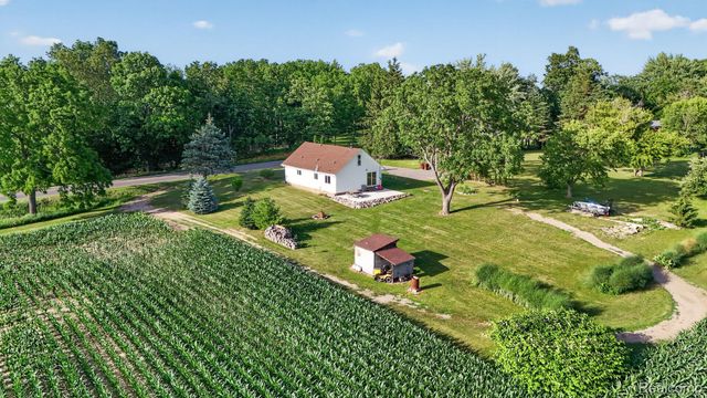 3658 Newburg Road, Shiawassee Township, MI 48414