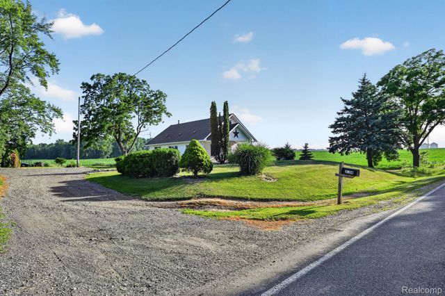 3658 Newburg Road, Shiawassee Township, MI 48414