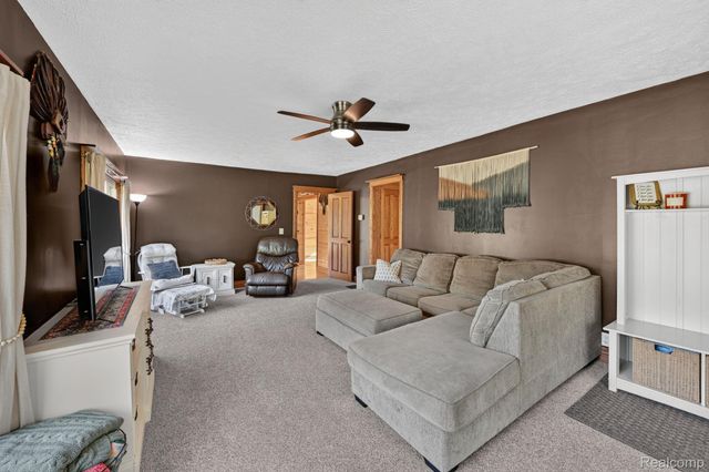 3658 Newburg Road, Shiawassee Township, MI 48414
