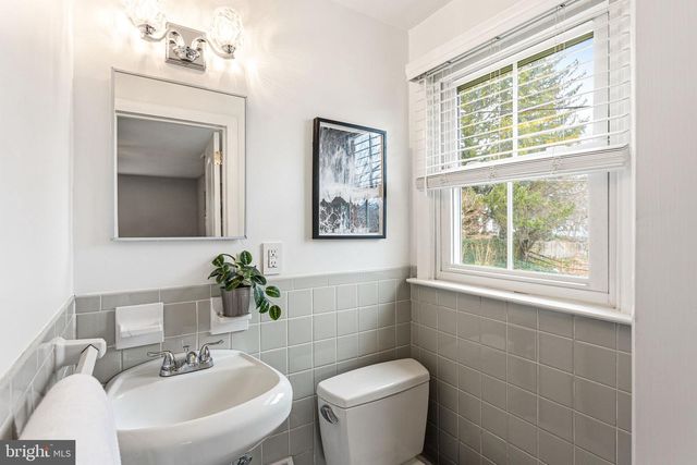 332 OVERHILL RD, Wayne, PA 19087