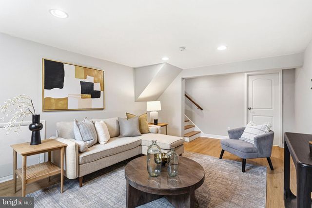 332 OVERHILL RD, Wayne, PA 19087