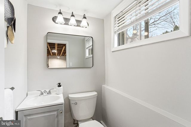 332 OVERHILL RD, Wayne, PA 19087