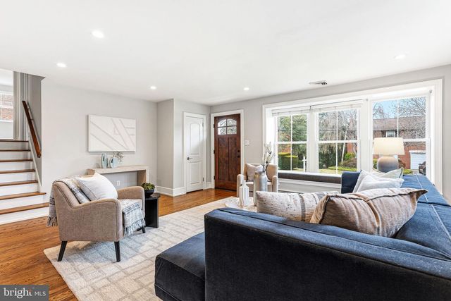 332 OVERHILL RD, Wayne, PA 19087