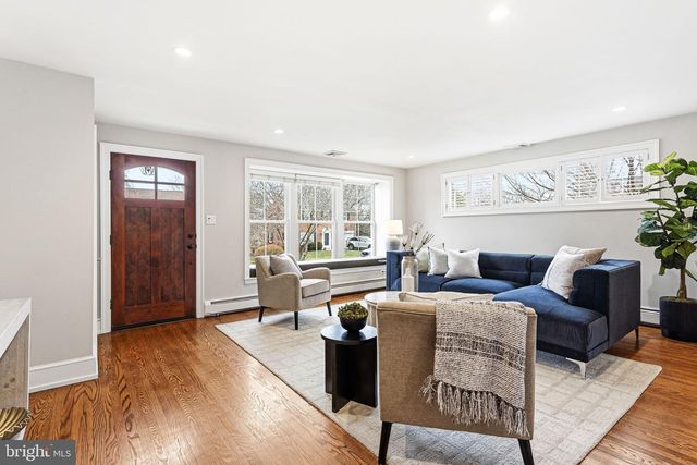 332 OVERHILL RD, Wayne, PA 19087