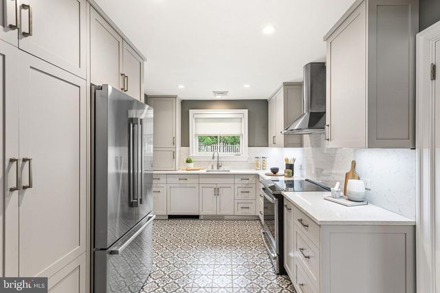 332 OVERHILL RD, Wayne, PA 19087