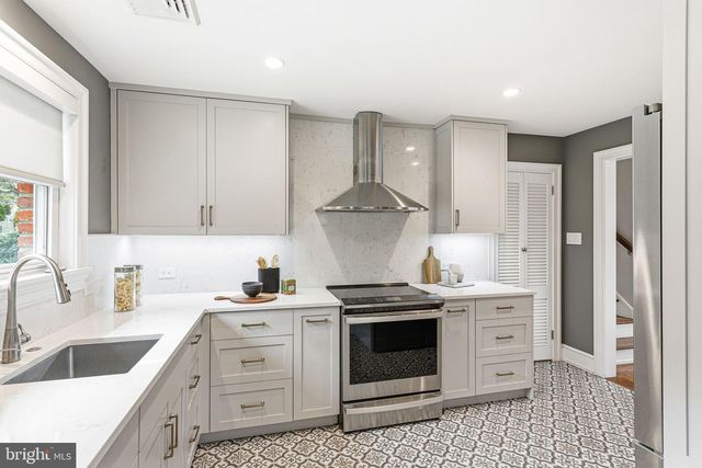 332 OVERHILL RD, Wayne, PA 19087