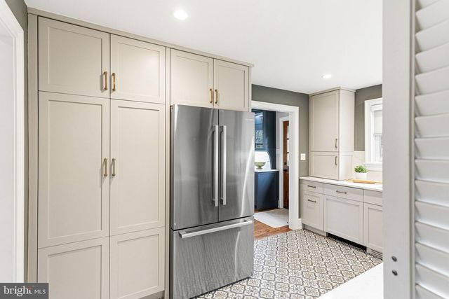 332 OVERHILL RD, Wayne, PA 19087