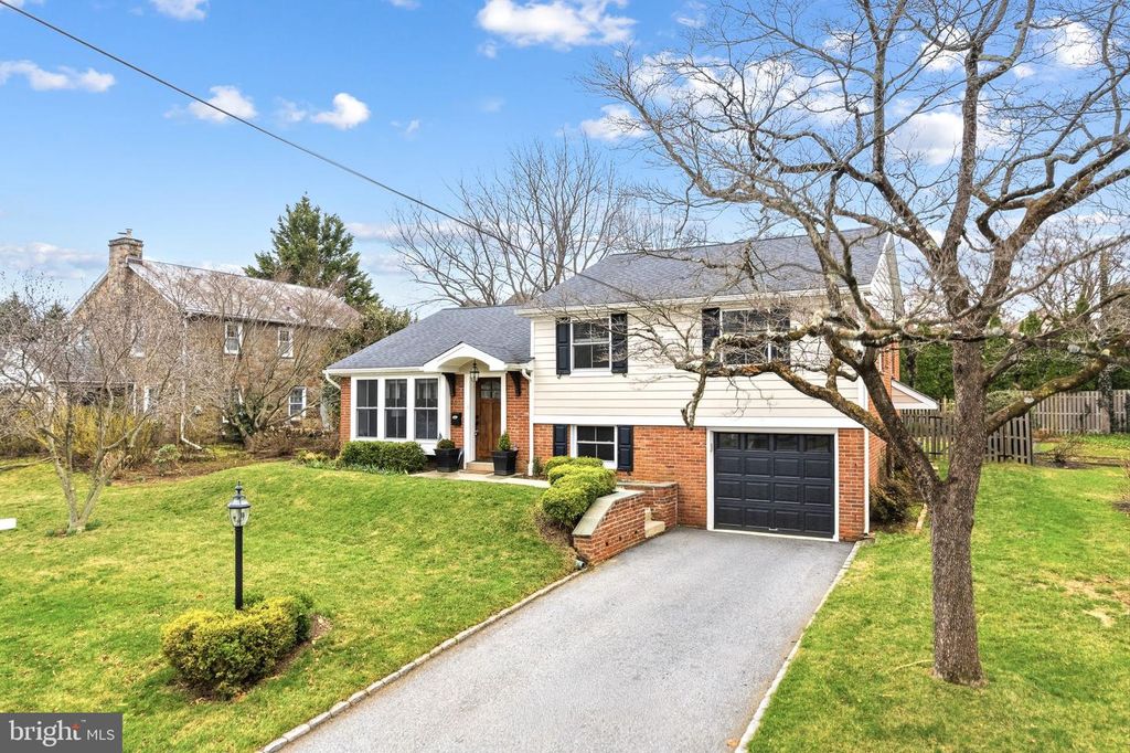 332 OVERHILL RD, Wayne, PA 19087