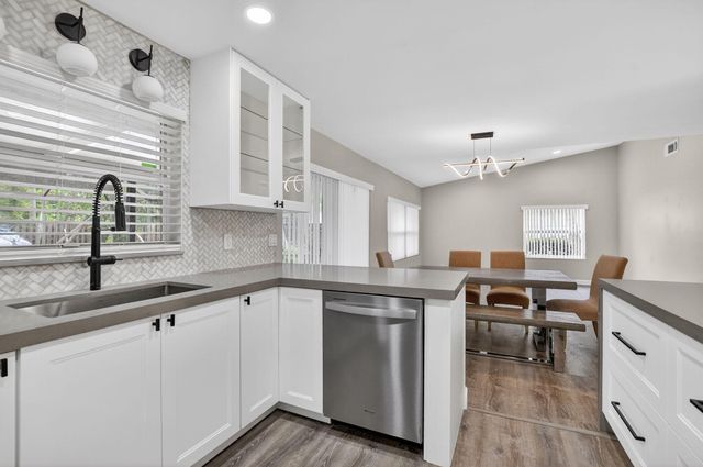3068 NW 25th Way, Boca Raton, FL 33434