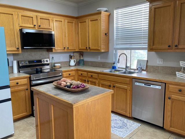 6719 Woodside Dr, Zachary, LA 70791