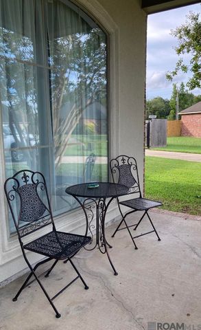 6719 Woodside Dr, Zachary, LA 70791