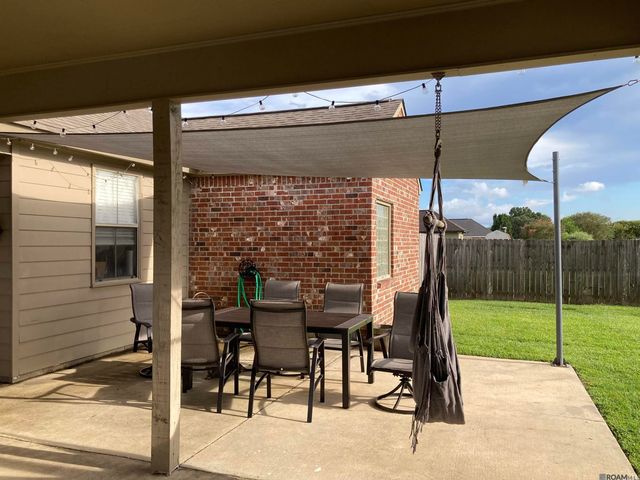 6719 Woodside Dr, Zachary, LA 70791