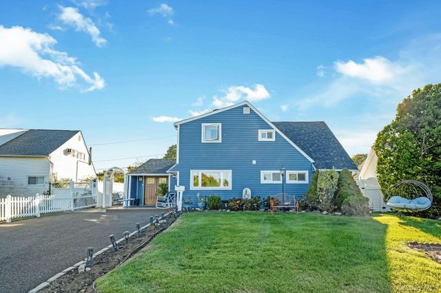 34 Harmony Lane, Westbury, NY 11590
