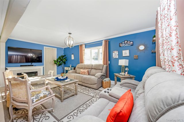 34 Harmony Lane, Westbury, NY 11590