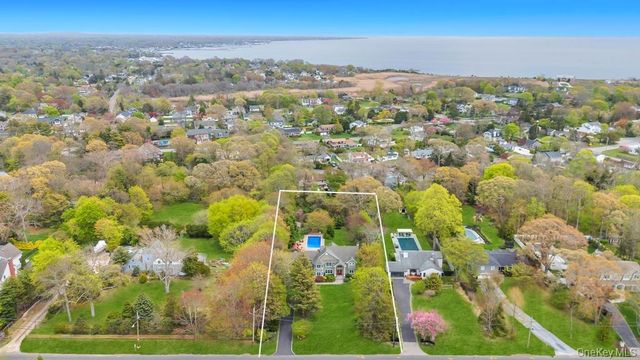 83 Gillette Avenue, Bayport, NY 11705