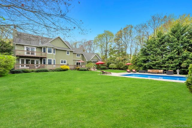 83 Gillette Avenue, Bayport, NY 11705