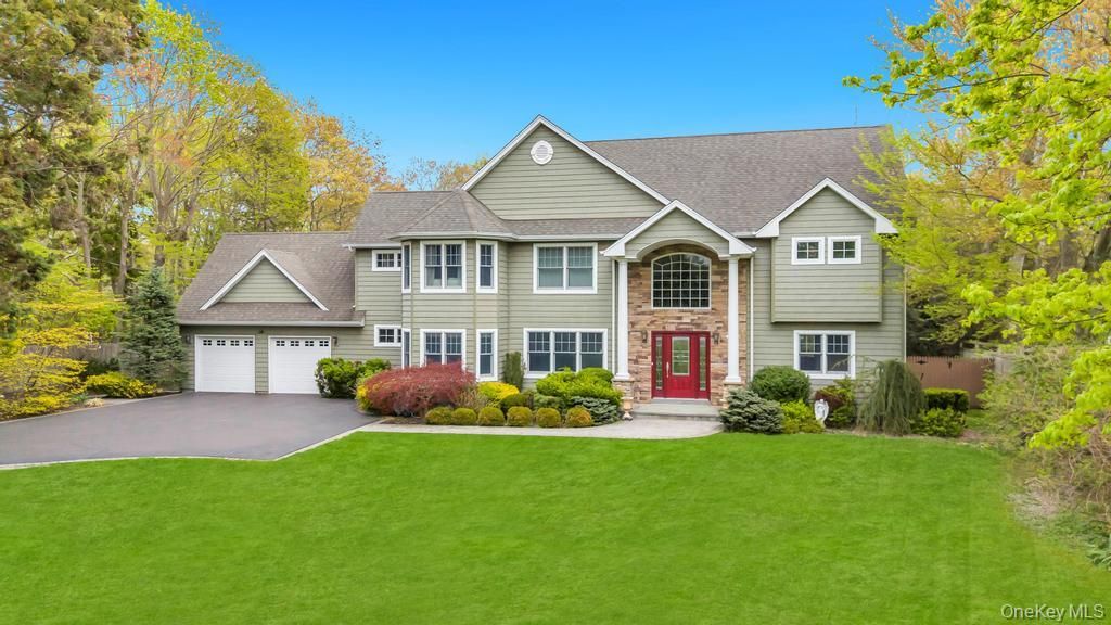 83 Gillette Avenue, Bayport, NY 11705