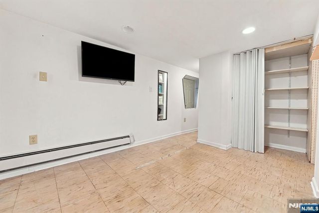 352 Farnham Avenue, Lodi, NJ 07644