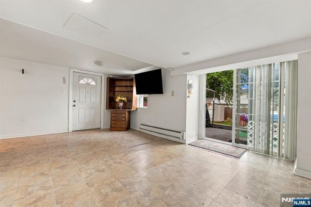 352 Farnham Avenue, Lodi, NJ 07644
