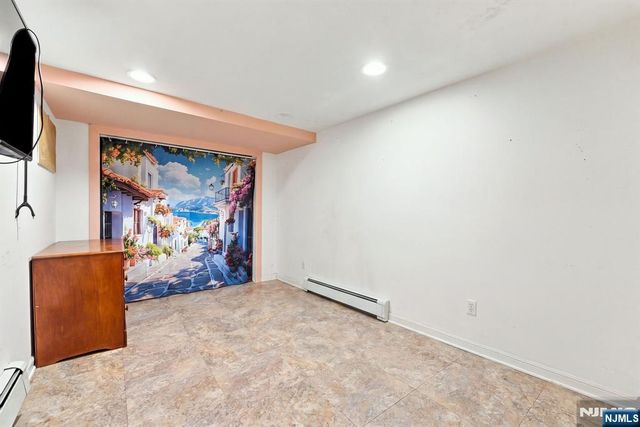 352 Farnham Avenue, Lodi, NJ 07644