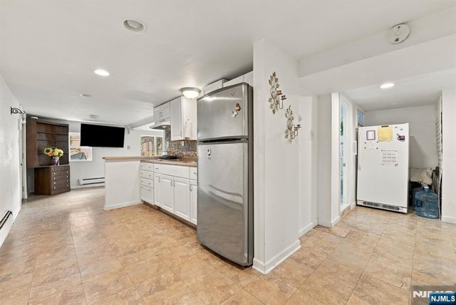 352 Farnham Avenue, Lodi, NJ 07644