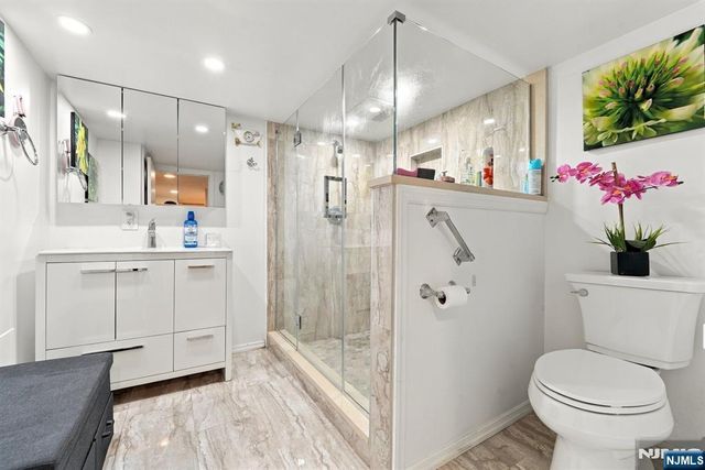 352 Farnham Avenue, Lodi, NJ 07644