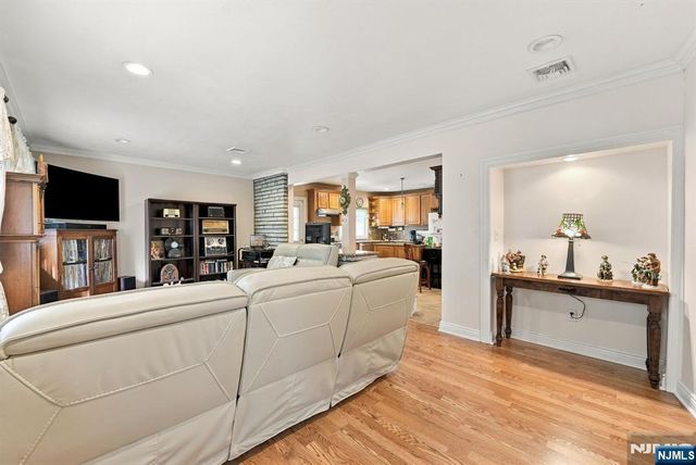 352 Farnham Avenue, Lodi, NJ 07644