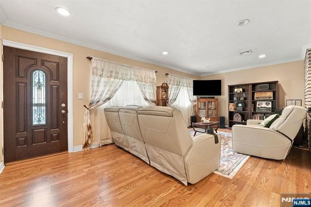 352 Farnham Avenue, Lodi, NJ 07644