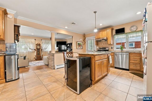 352 Farnham Avenue, Lodi, NJ 07644