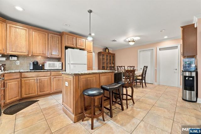 352 Farnham Avenue, Lodi, NJ 07644