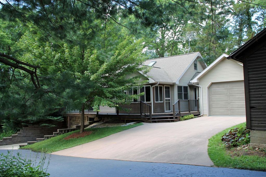 2613 Joplin Avenue, Denver, IA 50622