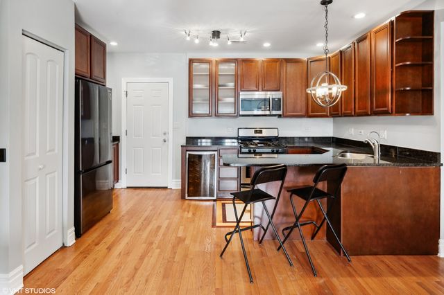 6301 N Richmond Street 2, Chicago, IL 60659