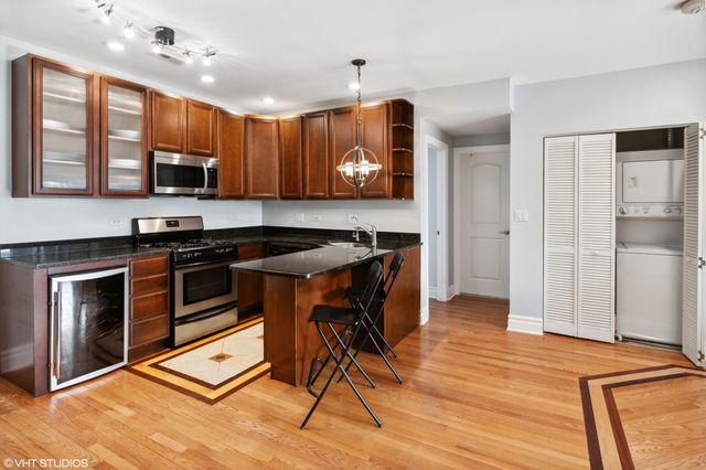 6301 N Richmond Street 2, Chicago, IL 60659