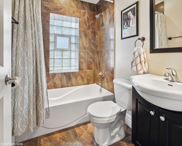 6301 N Richmond Street 2, Chicago, IL 60659