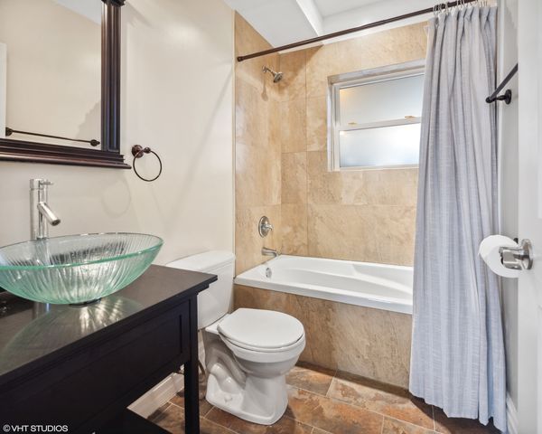 6301 N Richmond Street 2, Chicago, IL 60659