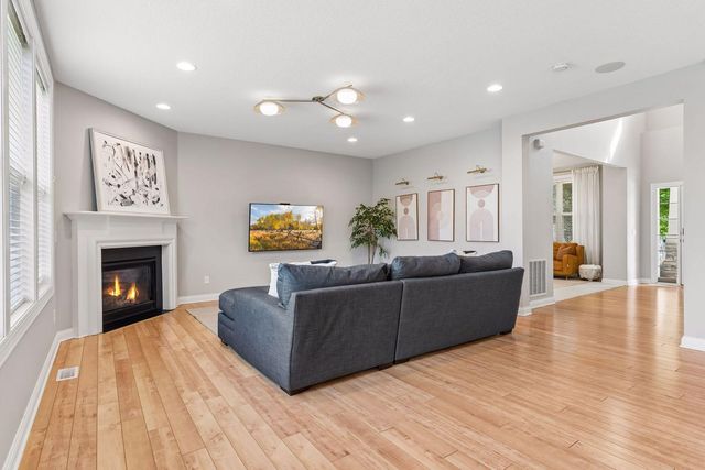 11236 Whitewater Drive, Woodbury, MN 55129