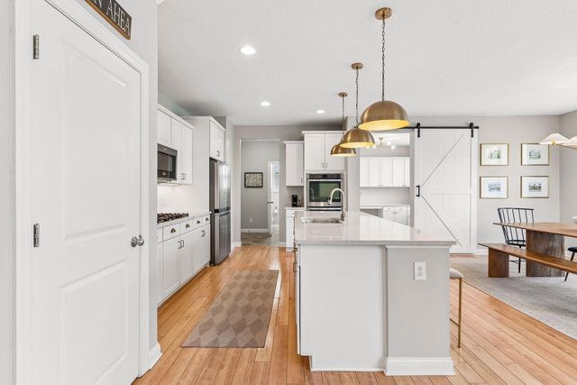 11236 Whitewater Drive, Woodbury, MN 55129