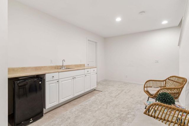 11236 Whitewater Drive, Woodbury, MN 55129